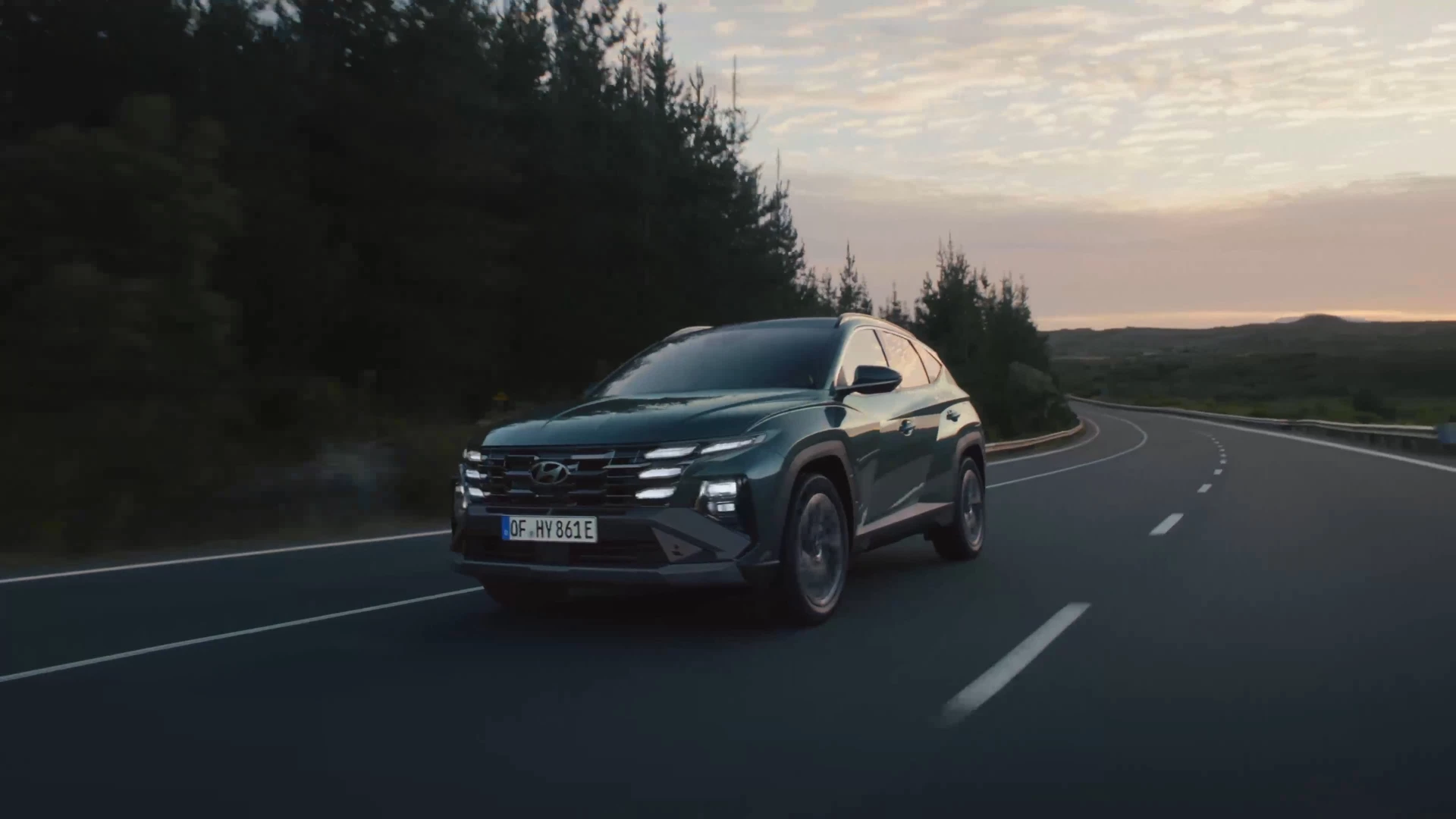 Hyundai TUCSON hybride sur la route