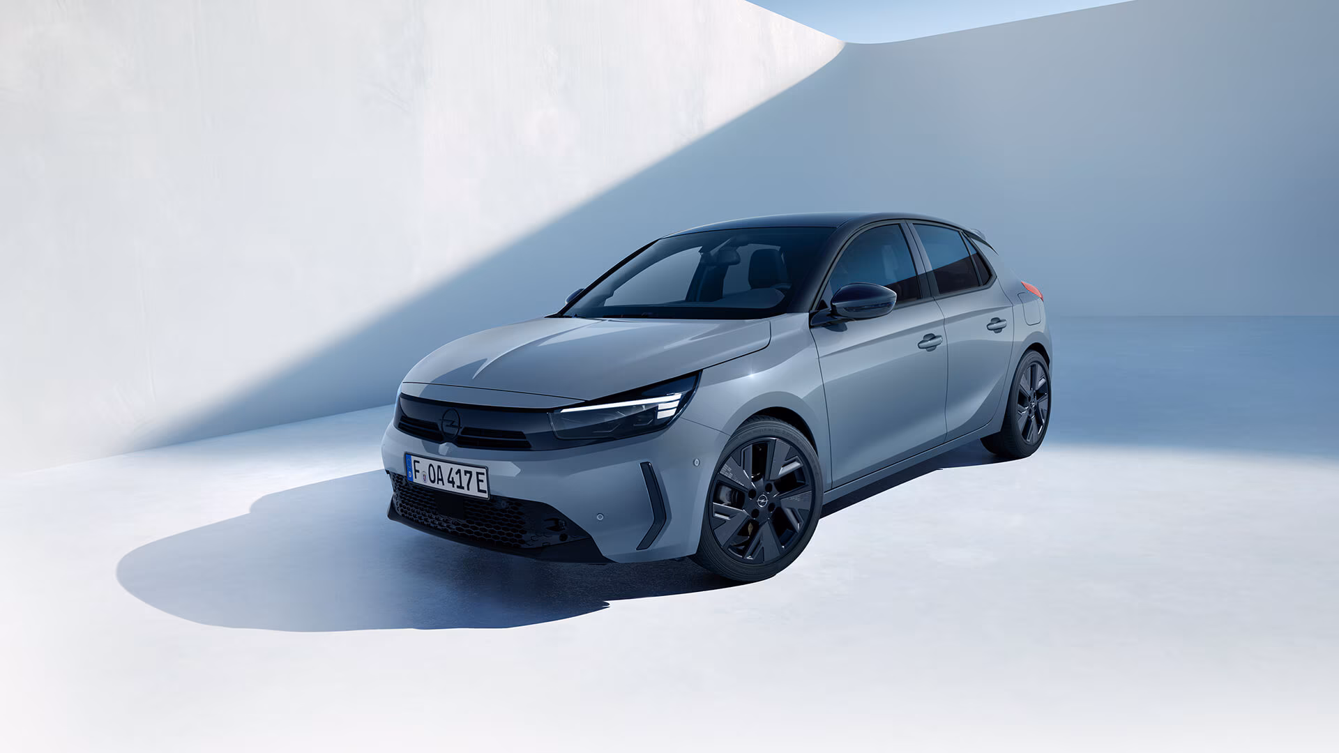 Opel Corsa Electric grise à toit noir