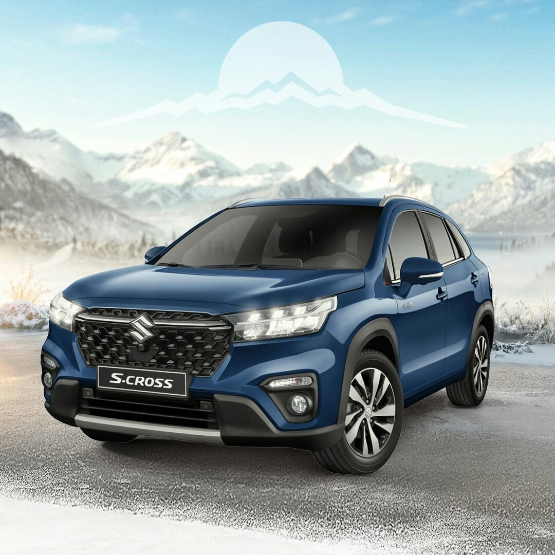 Suzuki S-CROSS PIZ SULAI bleu dans la neige